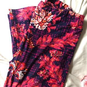 Gently worn Lularoe TC2 leggings
